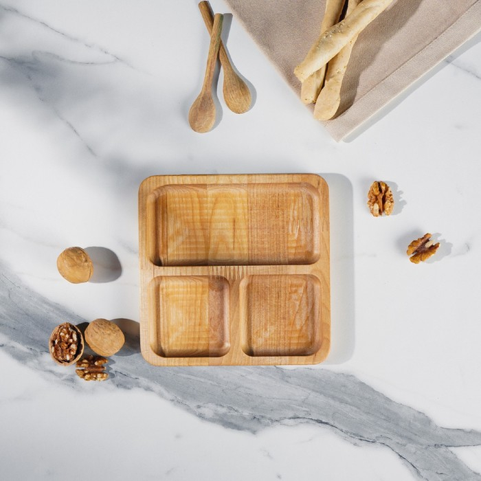 Менажница квадратная Доляна &laquo;Мачерата&raquo;, 18&times;18&times;1,8 см, 3 секции, берёза, пропитана маслом