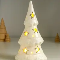 Сувенир керамика свет "Ёлочка и звёзды" белый с золотом 10,7х6,8х20 см