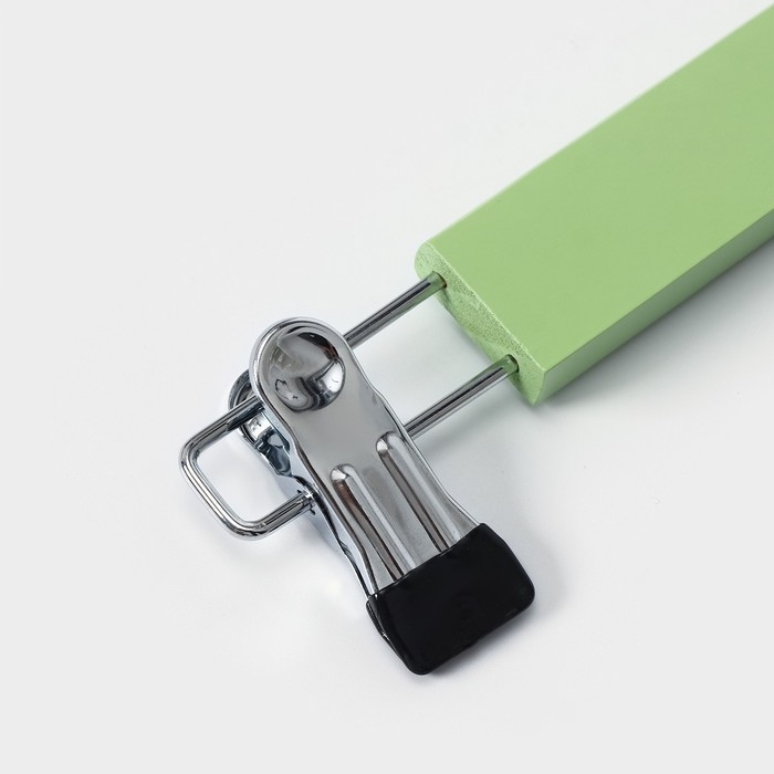 Вешалки для брюк и юбок LaDо́m Brillant, 28&times;12&times;2,3 см, 2 шт, деревянные, с зажимами, цвет фисташковый