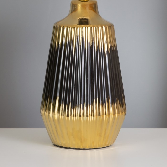 Лампа настольная "Кармен" 1х40Вт Е14 черный/золото 24х24х40см