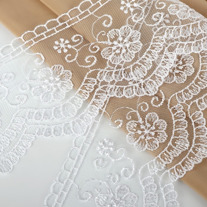 Кружево на сетке, 85 мм &times; 11 &plusmn; 1 м, цвет белый