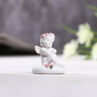 Фигурка полистоун &laquo;Ангелок сидит на сердце в венке из роз&raquo;, 3.5&times;3&times;4 см, МИКС