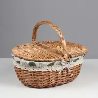 Плетёная корзина-лукошко, ткань внутри, 2 крышки, 35&times;28 см, высота 14.5 см, высота с ручкой 31 см, дно