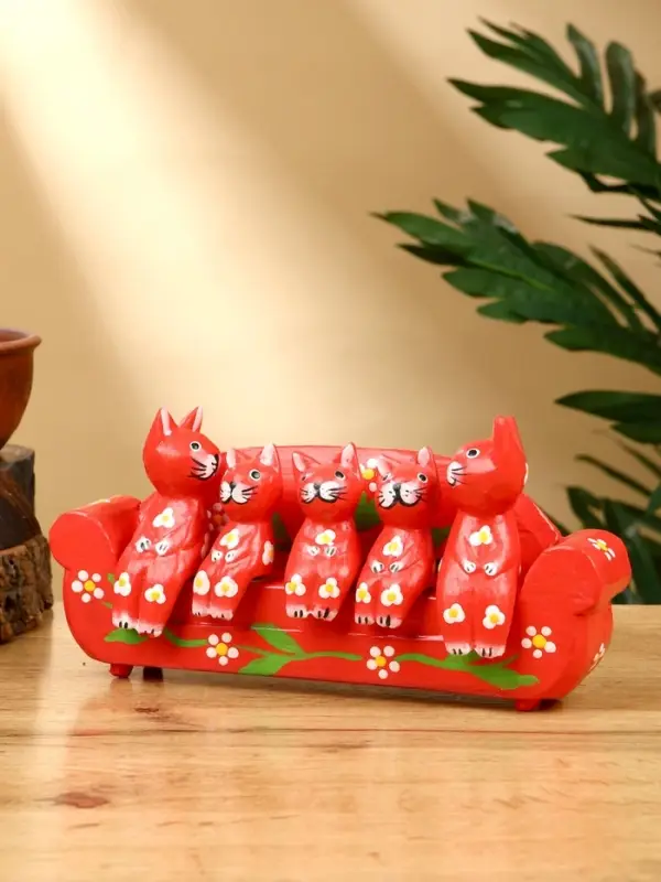 Сувенир "Кошачье семейство" дерево 20х5х10 см, цв. красный