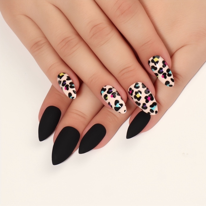 Накладные ногти &laquo;Лео&raquo;, 12 шт, с клеевыми пластинами, форма миндаль, чёрные, бежевые