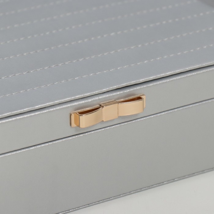 Шкатулка кожзам для украшений "Стёганная. Полоски. Бант" серебро 17х24х7 см