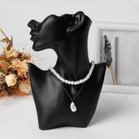 Бюст для украшений, пол-лица, отверстие под серьгу, 18&times;7&times;28, цвет чёрный