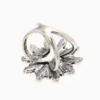 Кольцо для платка "Цветок Хризантема", цвет белый в чернёном серебре