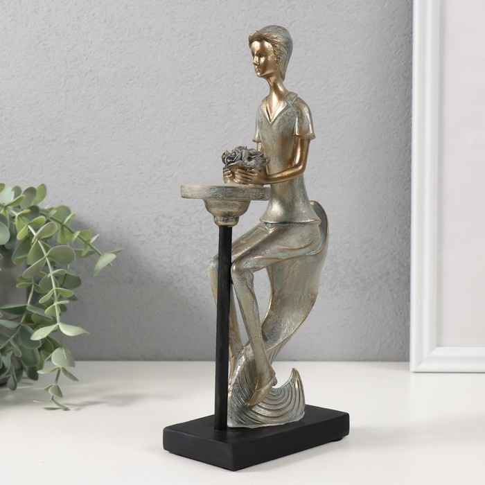 Сувенир полистоун "Парень с букетом в ожидании девушки" бронза с патиной 11,5х6х26 см