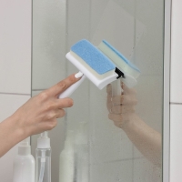 Окномойка с поролоновой насадкой Доляна &laquo;Компакт&raquo;, для зеркал, стекол и душевых кабин, 12&times;18&times;4 см