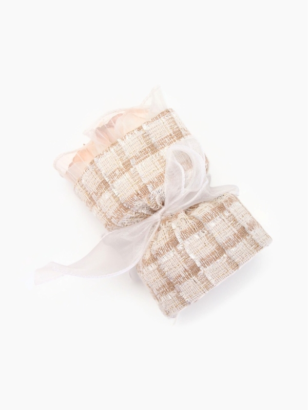 Букет из трех бежевых мыльных роз