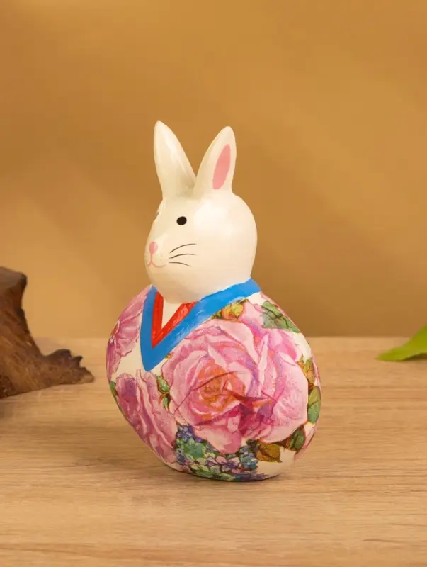 Сувенир дерево "Кролик в халате" светлый, 10х6х12 см