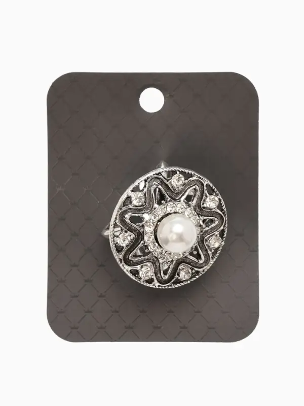 Кольцо для платка "Цветок в круге", цвет белый в чернёном серебре