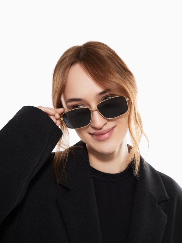 Очки солнцезащитные  поляризационные, дужка 13.2 см, ширина 12.8 см, линза 4.3 х 5.5 см