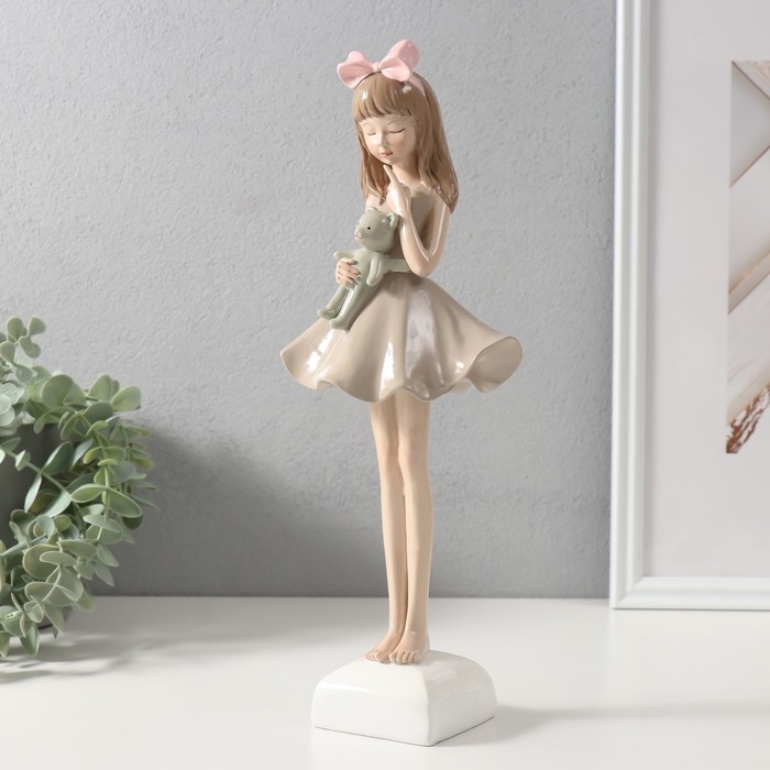 Сувенир полистоун "Малышка в платье с мишкой в руках" 12,2х9,4х32,3 см