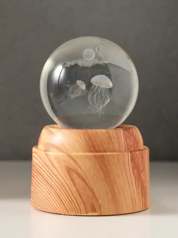 Сувенир стекло свет "Шар. Медузы" 6хLED шар d=6 см, крутится, USB 7х7х10 см