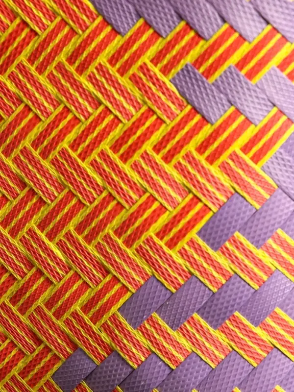 Сумка плетёная пластиковая 20х10х30 см, цв. сиренево-жёлтый