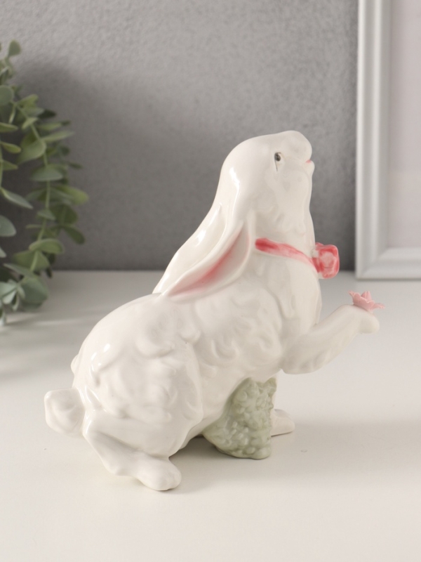 Сувенир керамика "Белый кролик с розовым бантом и розочками" 17,5х9,5х16 см