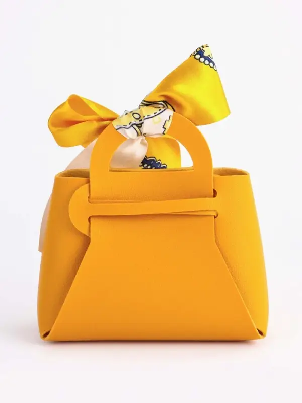 Кожанная подарочная сумочка 13 х12 х 5,5 см желтая