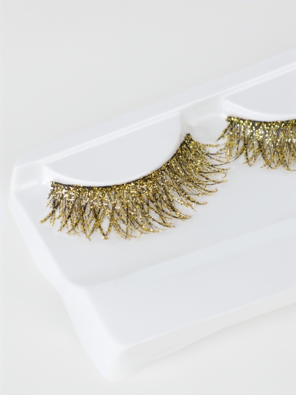 Ресницы накладные блестящие золотые пластик к/короб QF