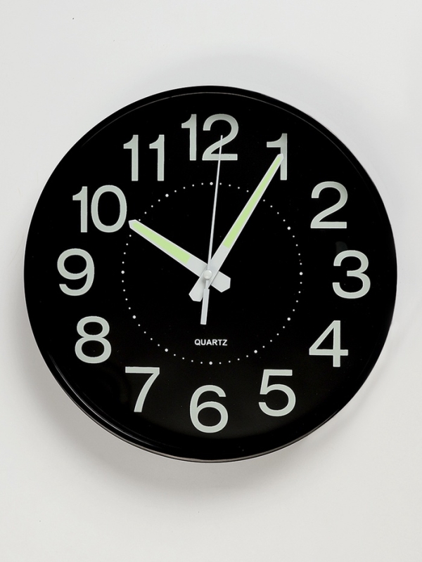 Часы настенные интерьерные &laquo;Классика&raquo;, плавный ход, светящиеся, d-25 см