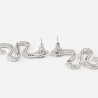 Новый год! Символ года 2025! Серьги со стразами &laquo;Змея&raquo; чарующая сила, цвет зелёный в серебре