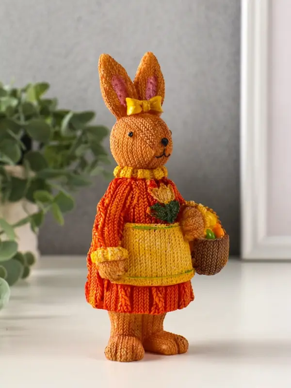 Сувенир полистоун "Зайка в вязанном платье с корзиной яиц" 5,5х8,2х16 см
