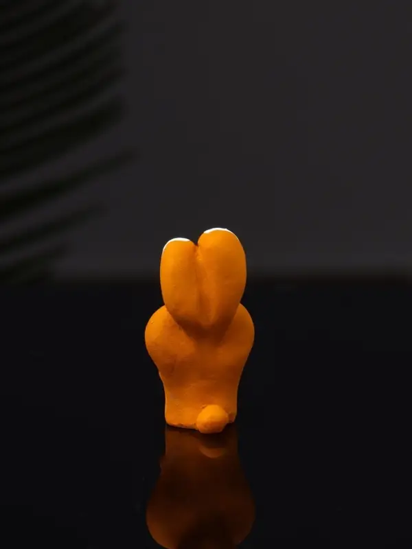 Фигура "Зайчик с сердцем" 3.5х1.8х1.7 см