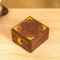 Шкатулка квадратная  с замочком латунь 10х10х6 см, дерево шишам