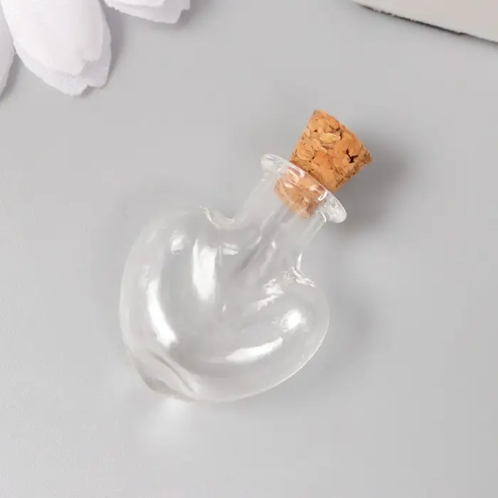 Маленькая стеклянная баночка &laquo;Бутыль: сердце с пробкой&raquo;, для творчества и декора, 1&times;2.2&times;2.6 см