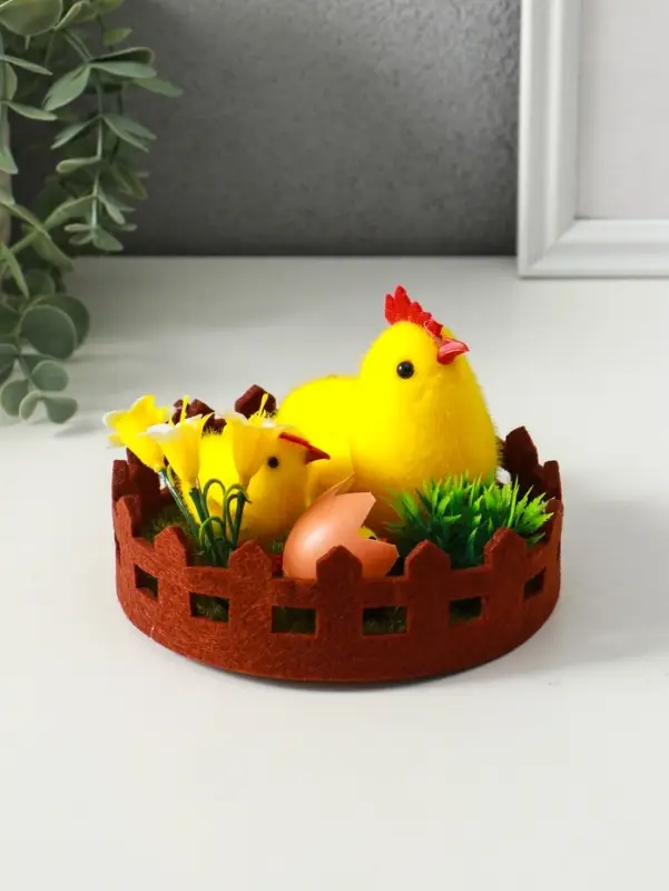 Сувенир пасхальный "Курочка с цыплятами на лужайке с забором" 12,5х12,5х8,5 см