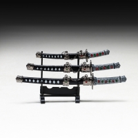 Сув. изделие катаны-мини 3в1 на подставке, ножны черные с белыми ромбами 16/20/24,5см