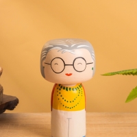 Деревянная кукла кокеши &laquo;Ирис&raquo;, 8&times;7.5&times;16 см