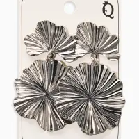 Серьги металл &laquo;Атмосфера&raquo; сжатые цветы, цвет серебро