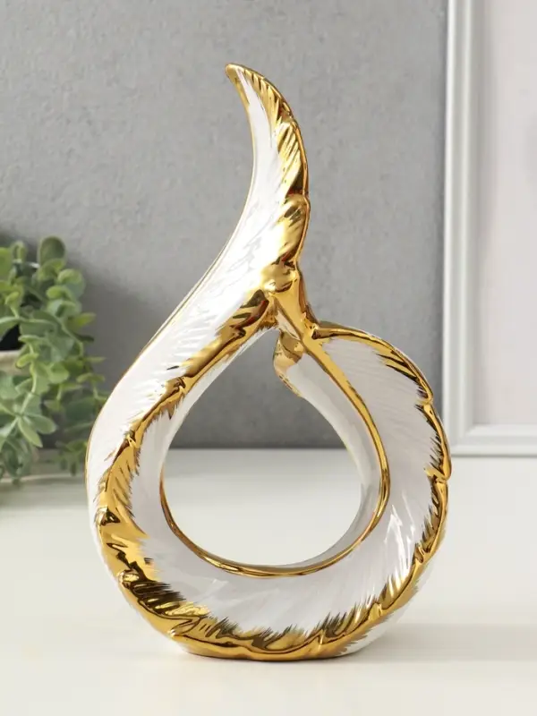 Сувенир керамика "Изогнутое пёрышко" белый с золотом 9х17,5х29,5 см