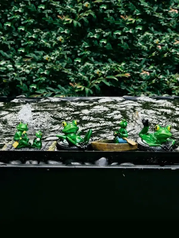 Садовая фигура 17 х 11 х 9,5 см "Лягушки на плоту" Водоплавающая