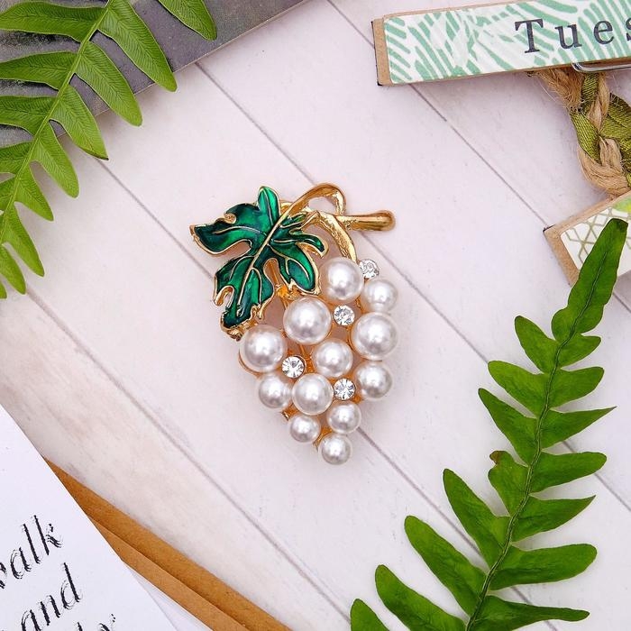 Брошь &laquo;Виноградная веточка&raquo; цвет бело-зелёный в золоте