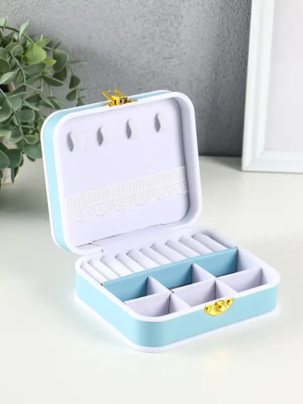 Шкатулка пластик, кожзам для украшений 6 ячеек, 10 полос, голубая 13,5х11,5х5,5 см