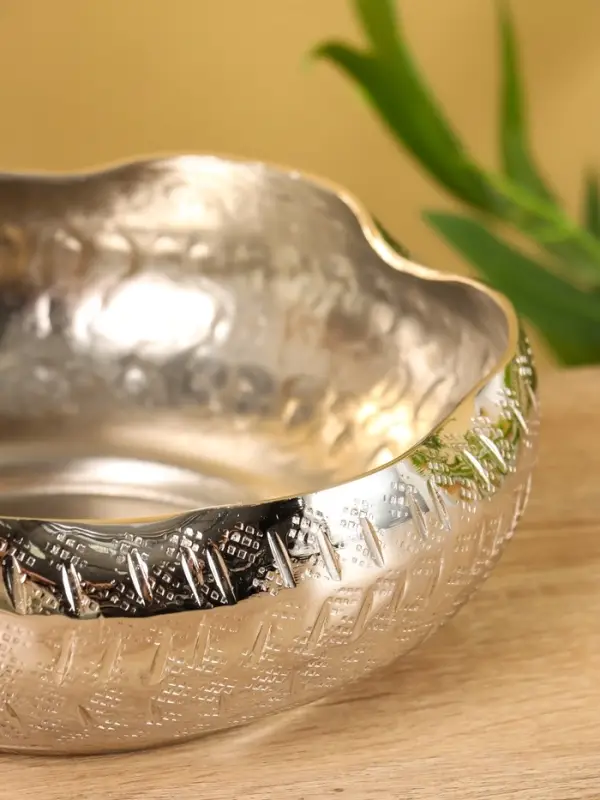 Салатник с волнистыми краями, алюминий 20х20х7,5 см