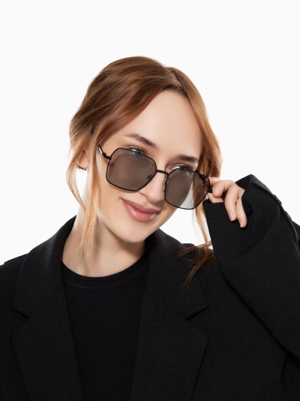 Очки солнцезащитные фотохромные, uv 400, дужка 13.5 см, ширина 12.7 см, линза 5 х 5.5 см