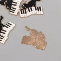Декор для творчества металл, эмаль "Чёрный котик и пианино" 2,9х2 см