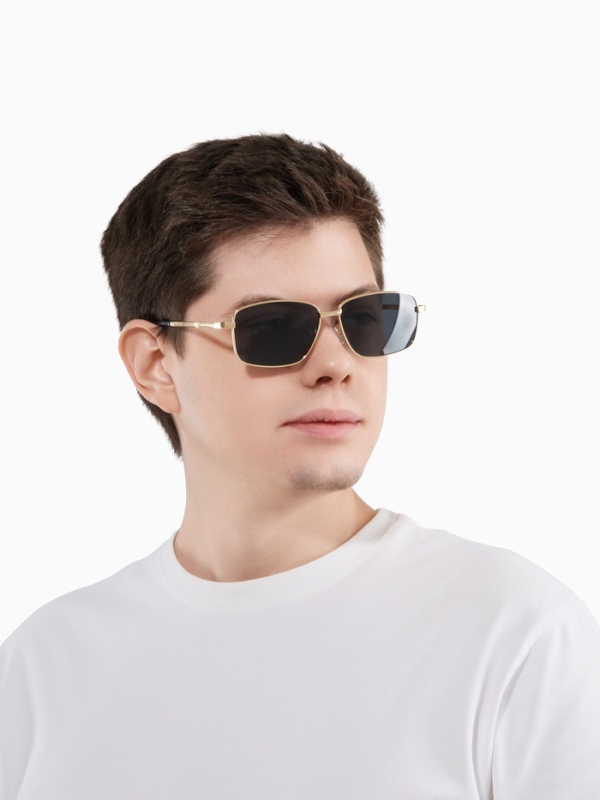 Очки солнцезащитные  поляризационные, дужка 13.2 см, ширина 12.8 см, линза 4.3 х 5.5 см