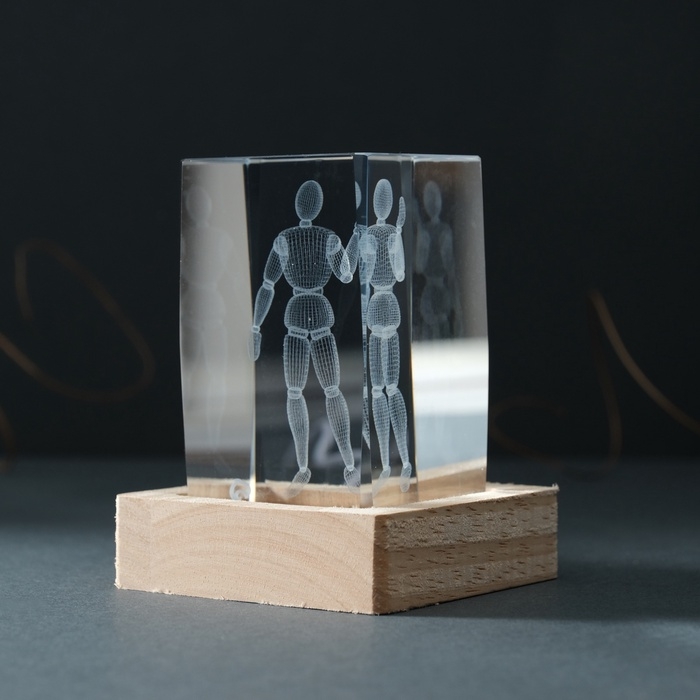 Сувенир стекло подсветка "Прямоугольник. Шарнирный человек" подставка дерево, USB 7х7х10