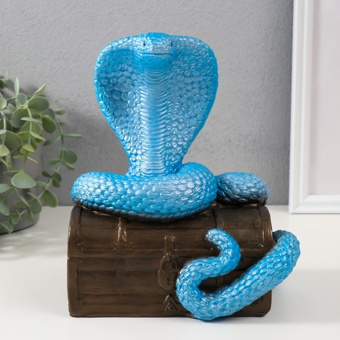 Фигурка "КОБРА НА СУНДУКЕ"  20  х 17  х 12 см.