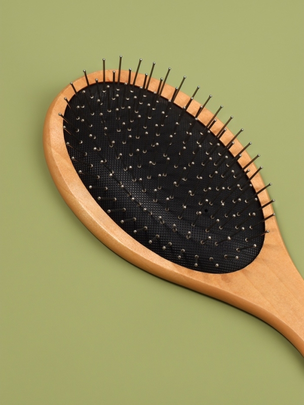 Расчёска массажная &laquo;Натурель&raquo;, 8,2 &times; 23,3 см, цвет &laquo;светлое дерево&raquo;/чёрный