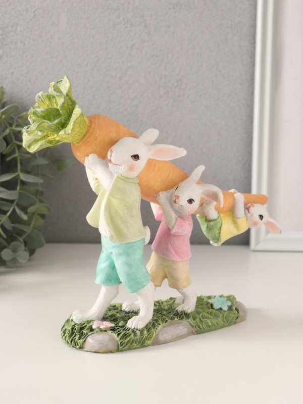 Сувенир полистоун "Зайчата несут большую морковь" 19,5х6,5х18 см