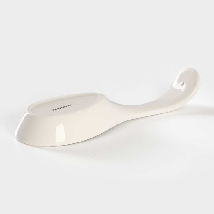 Подставка фарфоровая под ложку Доляна &laquo;Коты-аристократы&raquo;, 21,5&times;7,5 см, цвет белый