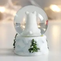 Сувенир полистоун водяной шар "Белый мишка на крыше дома" 4,5х4,5х6,5 см