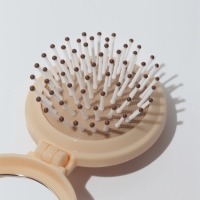 Расчёска массажная &laquo;Капибара&raquo;, складная, с зеркалом, d=6.5 см, бежевая