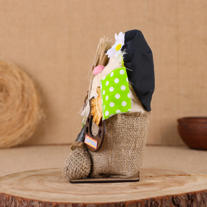 Оберег-домовой "Кузя в кепке, с метлой и подковой", 23х25х13 см МИКС